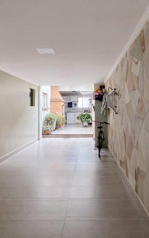 Casa à venda com 165m², 3 quartos e 4 vagas Casa à venda com 165m², 3 quartos e 4 vagasGaragem
