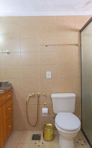 Casa à venda com 240m², 3 quartos e 2 vagas Casa à venda com 240m², 3 quartos e 2 vagasBanheiro da Suíte