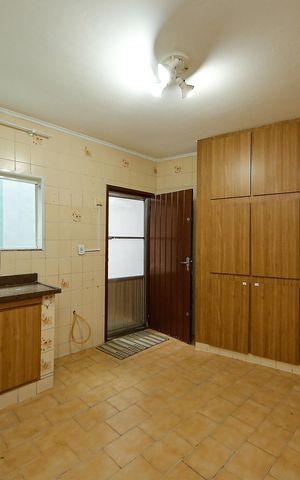 Casa à venda com 140m², 3 quartos e 2 vagas Casa à venda com 140m², 3 quartos e 2 vagasCozinha