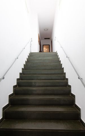 Casa à venda com 450m², 5 quartos e 4 vagasEscada