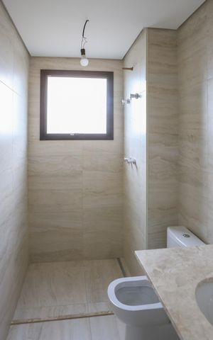 Apartamento à venda com 312m², 3 quartos e 4 vagas Apartamento à venda com 312m², 3 quartos e 4 vagasBanheiro da Suíte