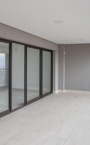 Apartamento à venda com 312m², 3 quartos e 4 vagas Apartamento à venda com 312m², 3 quartos e 4 vagasVaranda da Sala