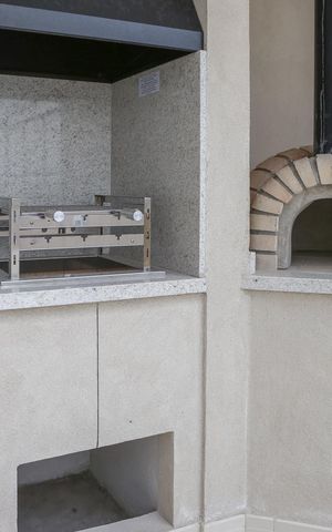 Apartamento à venda com 312m², 3 quartos e 4 vagas Apartamento à venda com 312m², 3 quartos e 4 vagasÁrea Comum - Churrasqueira