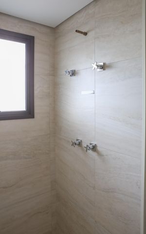 Apartamento à venda com 312m², 3 quartos e 4 vagas Apartamento à venda com 312m², 3 quartos e 4 vagasBanheiro da Suíte