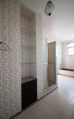 Apartamento à venda com 241m², 4 quartos e 1 vaga Apartamento à venda com 241m², 4 quartos e 1 vagaBanheiro da suíte