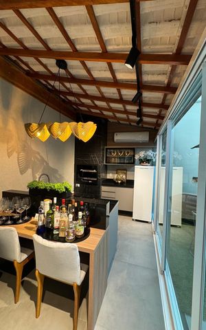 Casa à venda com 410m², 4 quartos e 3 vagas Casa à venda com 410m², 4 quartos e 3 vagasVaranda