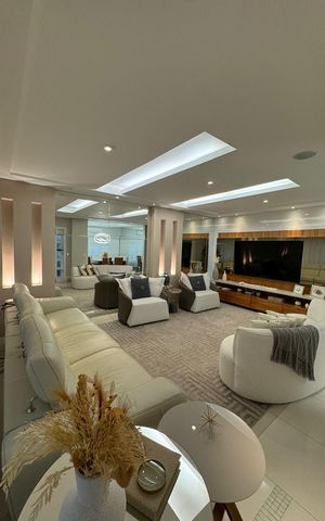 Casa à venda com 410m², 4 quartos e 3 vagas Casa à venda com 410m², 4 quartos e 3 vagasSala