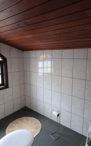 Casa à venda com 250m², 4 quartos e 2 vagascasa 2 -Banheiro