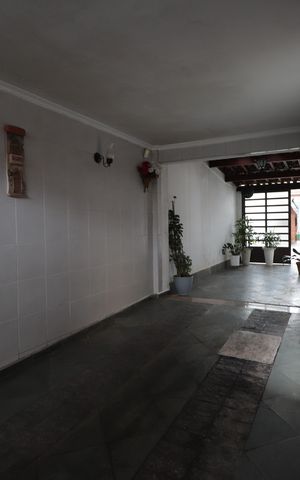 Casa à venda com 250m², 4 quartos e 2 vagasGaragem