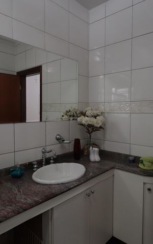 Casa à venda com 250m², 4 quartos e 2 vagasBanheiro
