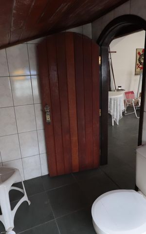 Casa à venda com 250m², 4 quartos e 2 vagascasa 2 -Banheiro