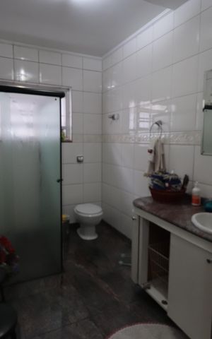 Casa à venda com 250m², 4 quartos e 2 vagasBanheiro
