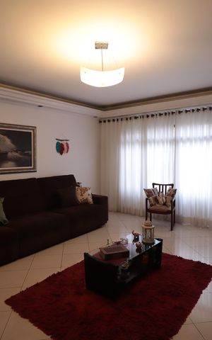 Casa à venda com 250m², 4 quartos e 2 vagasSala