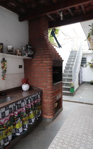 Casa à venda com 250m², 4 quartos e 2 vagasChurrasqueira