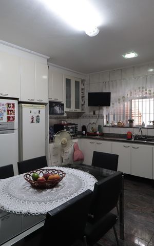 Casa à venda com 250m², 4 quartos e 2 vagasCozinha