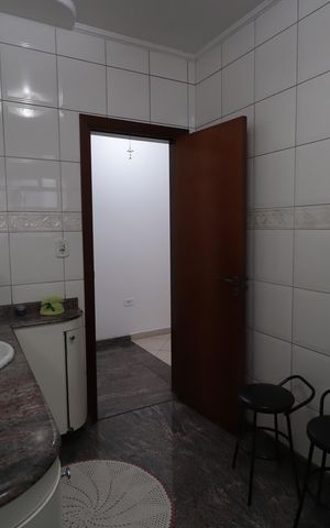 Casa à venda com 250m², 4 quartos e 2 vagasBanheiro