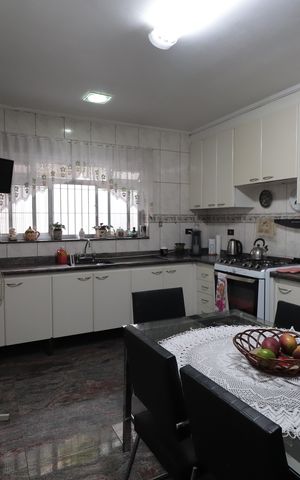 Casa à venda com 250m², 4 quartos e 2 vagasCozinha