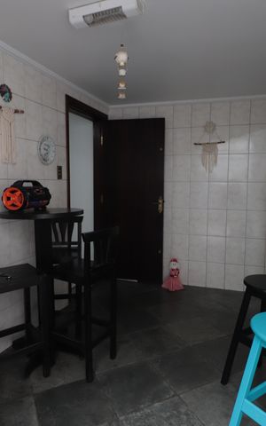 Casa à venda com 250m², 4 quartos e 2 vagasÁrea de Serviço
