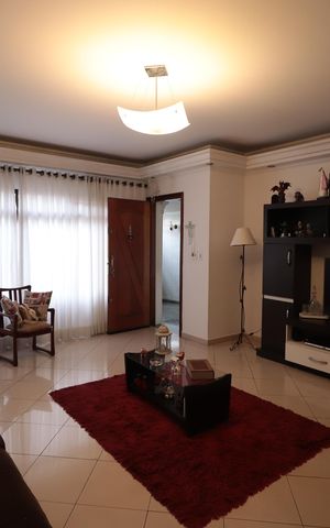 Casa à venda com 250m², 4 quartos e 2 vagasSala
