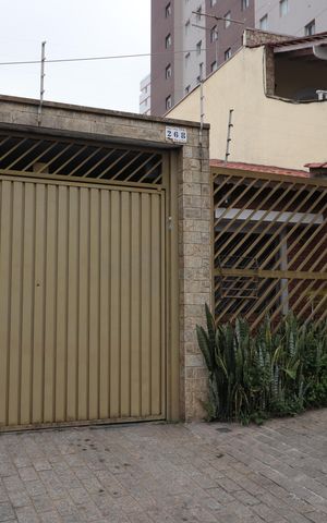Casa à venda com 250m², 4 quartos e 2 vagasFachada