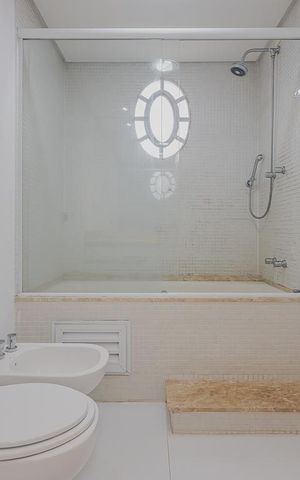 Apartamento à venda com 240m², 4 quartos e 2 vagasBanheiro da Suíte 2