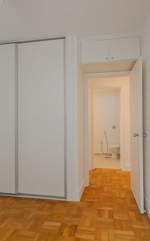 Apartamento à venda com 240m², 4 quartos e 2 vagasQuarto 2