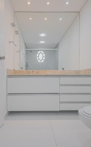Apartamento à venda com 240m², 4 quartos e 2 vagasBanheiro da Suíte 2