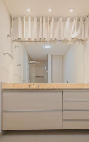 Apartamento à venda com 240m², 4 quartos e 2 vagasBanheiro