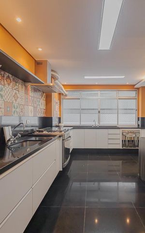 Apartamento à venda com 240m², 4 quartos e 2 vagasCozinha