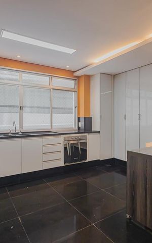 Apartamento à venda com 240m², 4 quartos e 2 vagasCozinha