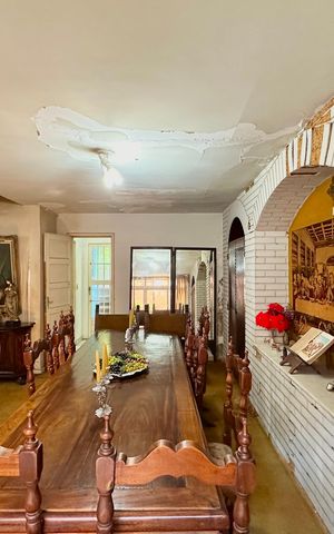 Casa à venda com 150m², 4 quartos e sem vaga Casa à venda com 150m², 4 quartos e sem vagaSala
