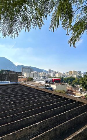 Casa à venda com 150m², 4 quartos e sem vaga Casa à venda com 150m², 4 quartos e sem vagaTelhado