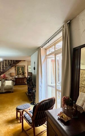 Casa à venda com 150m², 4 quartos e sem vaga Casa à venda com 150m², 4 quartos e sem vagaSala