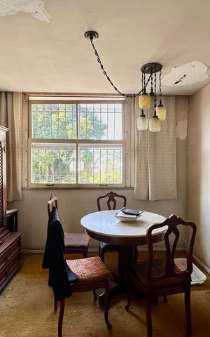 Casa à venda com 150m², 4 quartos e sem vaga Casa à venda com 150m², 4 quartos e sem vagaSala