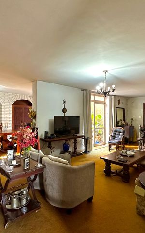 Casa à venda com 150m², 4 quartos e sem vaga Casa à venda com 150m², 4 quartos e sem vagaSala