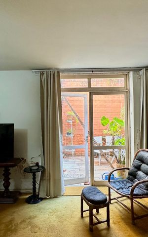 Casa à venda com 150m², 4 quartos e sem vaga Casa à venda com 150m², 4 quartos e sem vagaSala