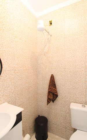 Casa à venda com 140m², 2 quartos e 1 vagaBanheiro de serviço