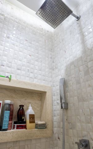 Apartamento à venda com 149m², 2 quartos e 2 vagas Apartamento à venda com 149m², 2 quartos e 2 vagasBanheiro Social