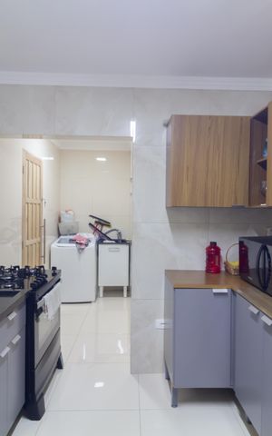 Casa à venda com 65m², 3 quartos e 2 vagas Casa à venda com 65m², 3 quartos e 2 vagasCozinha e Área de Serviço