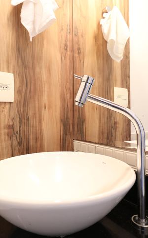 Apartamento à venda com 92m², 2 quartos e 2 vagasDetalhe Banheiro Social
