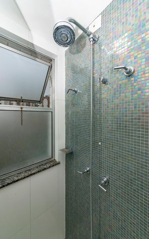 Apartamento à venda com 325m², 3 quartos e 4 vagas Apartamento à venda com 325m², 3 quartos e 4 vagasBanheiro da Suíte 2