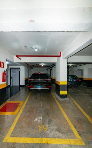 Apartamento à venda com 325m², 3 quartos e 4 vagas Apartamento à venda com 325m², 3 quartos e 4 vagasGaragem