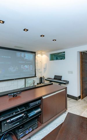 Apartamento à venda com 325m², 3 quartos e 4 vagas Apartamento à venda com 325m², 3 quartos e 4 vagasLazer- Sala 2