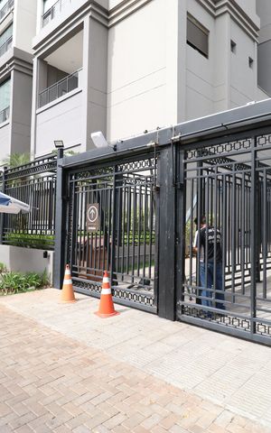 Apartamento para alugar com 72m², 2 quartos e 2 vagasFachada