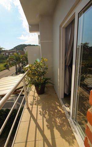 Casa à venda com 180m², 3 quartos e 2 vagas Casa à venda com 180m², 3 quartos e 2 vagasSacada do Quarto Suíte