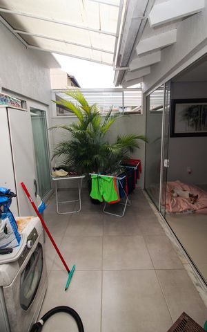 Casa à venda com 180m², 3 quartos e 2 vagas Casa à venda com 180m², 3 quartos e 2 vagasÁrea de Serviço