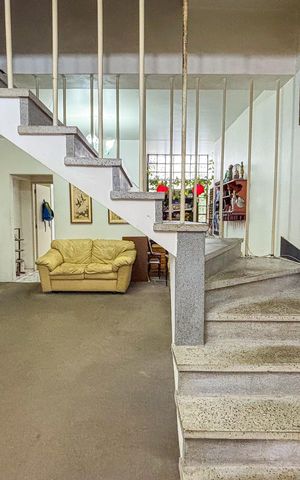 Casa para alugar com 190m², 3 quartos e 2 vagas Casa para alugar com 190m², 3 quartos e 2 vagasEscada