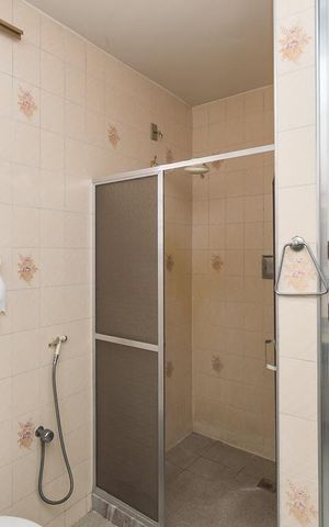 Casa à venda com 296m², 4 quartos e 2 vagas Casa à venda com 296m², 4 quartos e 2 vagasBanheiro da Suíte