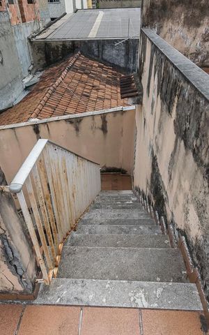 Casa à venda com 296m², 4 quartos e 2 vagas Casa à venda com 296m², 4 quartos e 2 vagasTerraço