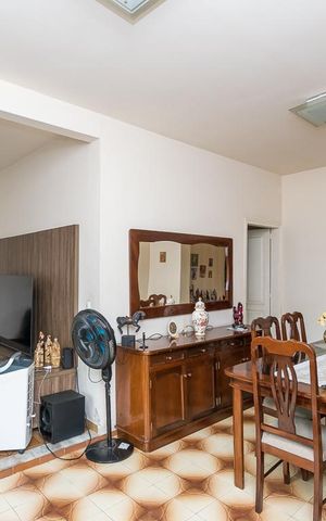 Casa à venda com 296m², 4 quartos e 2 vagas Casa à venda com 296m², 4 quartos e 2 vagasSala